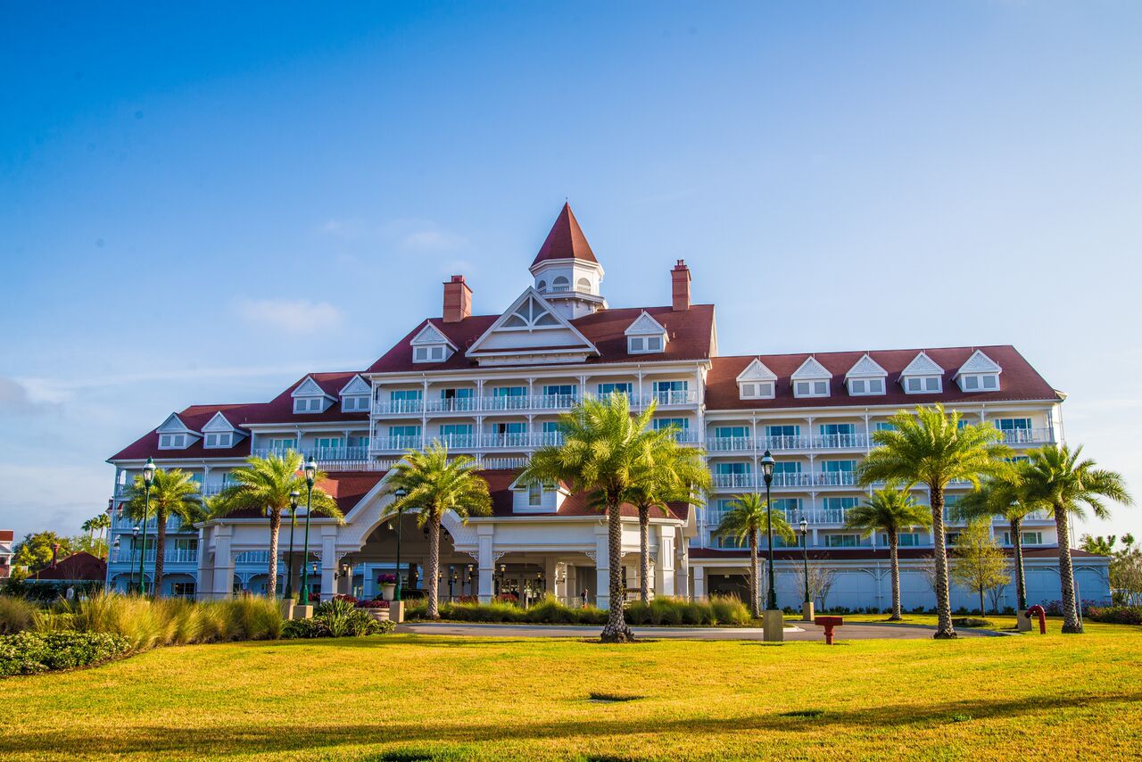 The sun shines on the lawn at Disney's Grand Floridian